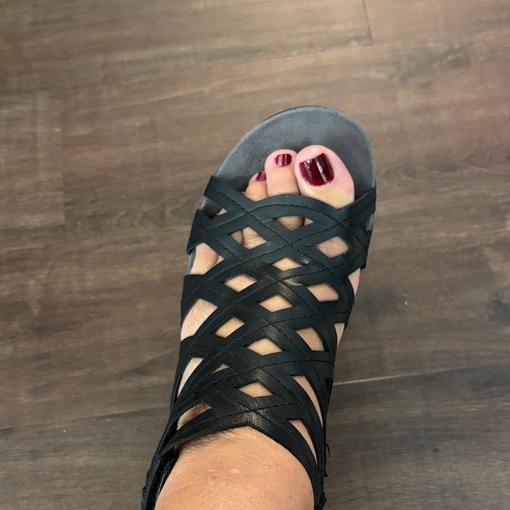 Elegant Black Crisscross Sandals